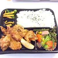 Snapdishの料理写真:唐揚げ弁当(ホットモットｉｎ中国)|Tadashi Takedaさん