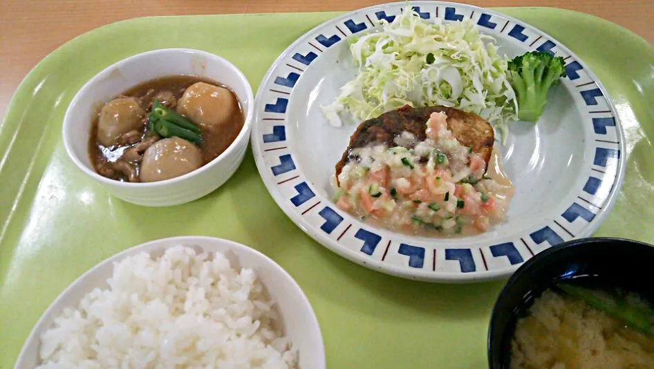 職場のランチA定食～鰆のカレームニエル ラビコットソース～(^O^)684kcal～420円(^^)|quitaさん