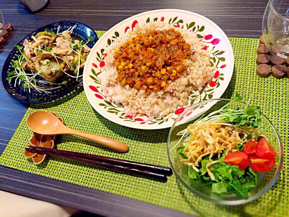 Snapdishの料理写真:今夜は根菜類たっぷりキーマカレー&雑穀米、切り干し大根サラダ、白菜と豚肉のミルフィーユです。→昨日の残り物。|かれんさん