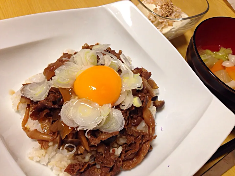 牛丼、野菜のおすまし、すくい豆腐。|liccaさん