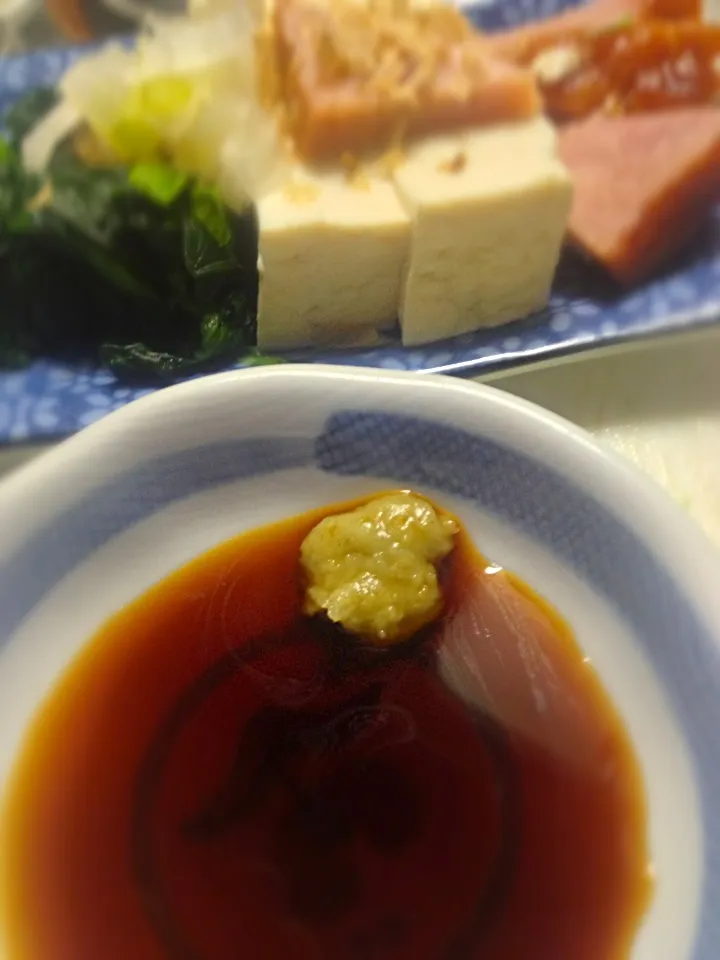 Snapdishの料理写真:残った豆腐とほうれん草のおひたしに焼豚。|shenhuaさん