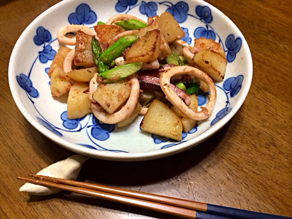 くみ。さんの料理 いか・じゃがバター醤油♪|もっつぁさん