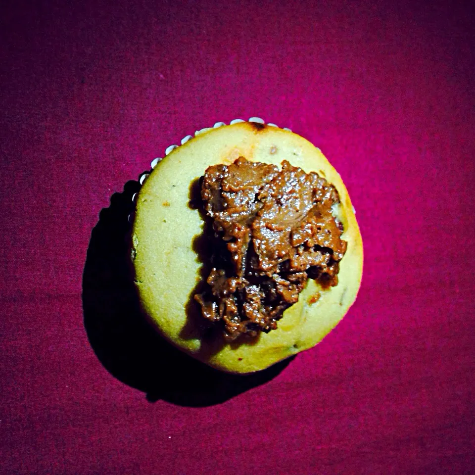 Chocnut cupcake with chocolate frosting|Raymond Kevin Mauricio Agutさん