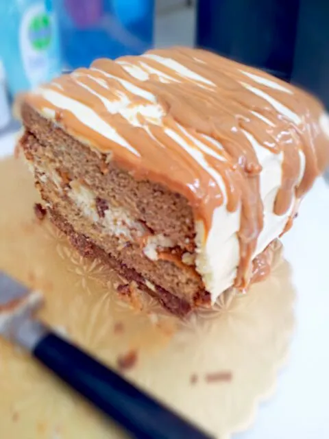 Snickers-inspired banana cake|Slinkyさん