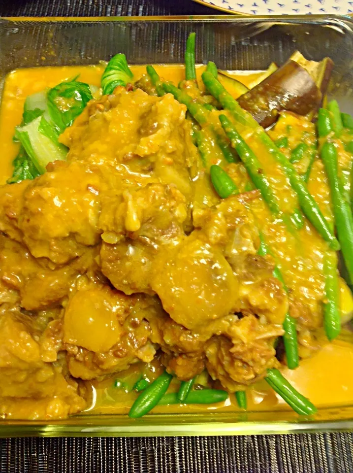 Snapdishの料理写真:Oxtail stew in peanut butter sauce and vegetables. This is a popular Filipino dish.|ダイアナさん