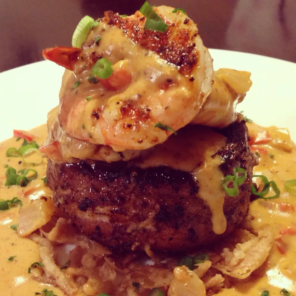 Filet mignon & shrimp with creamy Cajun sauce.|Brian Churchillさん