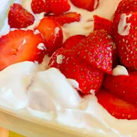 Snapdishの料理写真:Strawberry in Greek Yoghurt|Rachelle CGさん