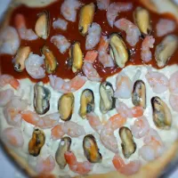 Snapdishの料理写真:Seafood pizza|Tiffany Maiteeさん