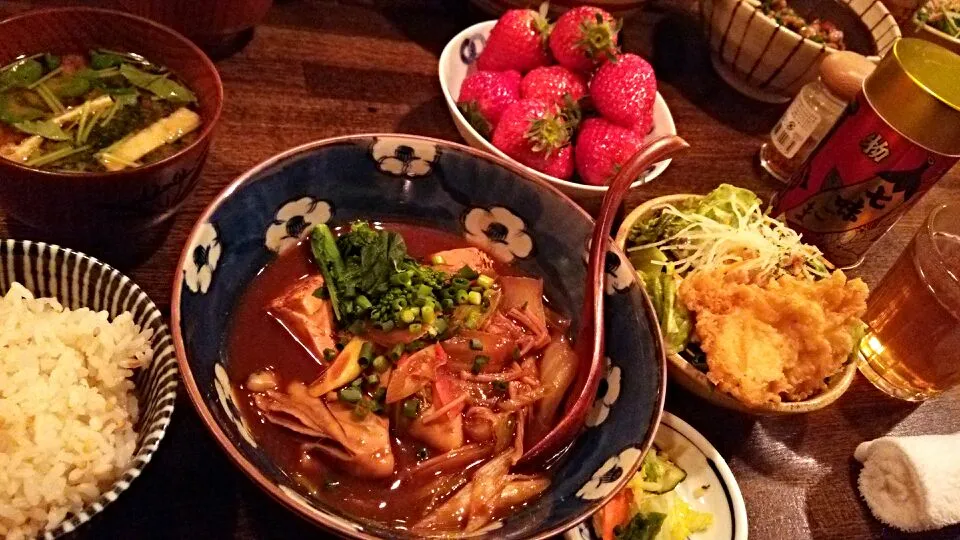 Snapdishの料理写真:賄い飯♪ 牡蠣と焼き豆腐の八丁味噌煮込み|Gauche Suzukiさん