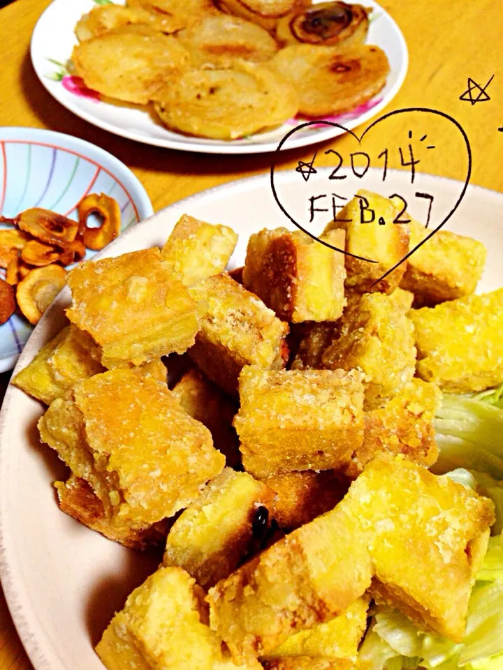 Snapdishの料理写真:高野豆腐の唐揚げと玉ねぎピカタ Dried bean curd fried food and onion piccata|Misuzu(@misumisu0722 )さん