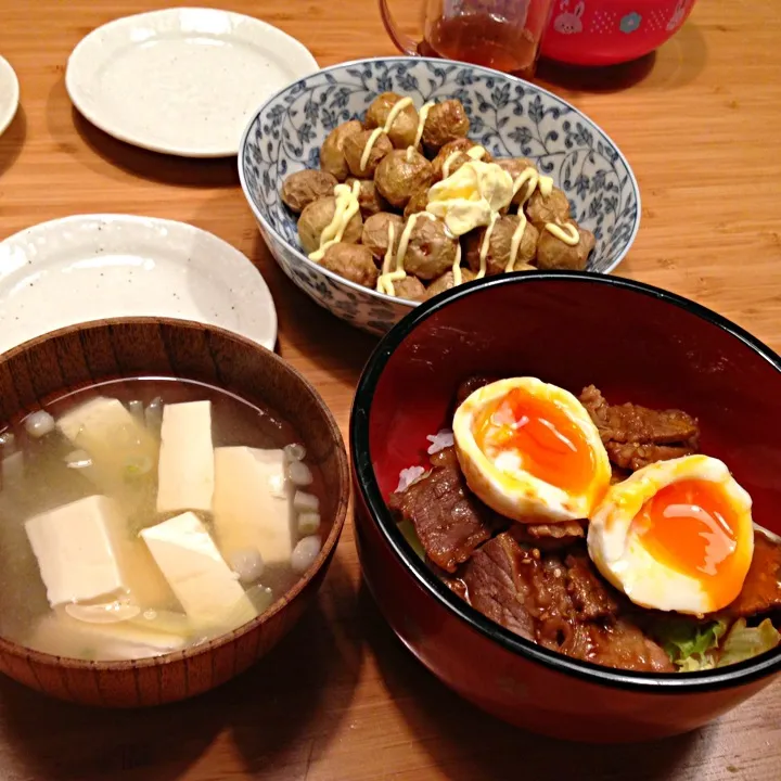 牛焼肉丼とじゃがバタと味噌汁|yuri.14さん