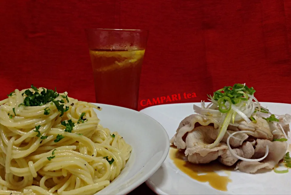 ちびめが先生の紅茶豚の白髪ネギのっけ を参考にした料理+カッチョ.エ.ぺぺ風パスタ+カンパリティ|浦島太郎さん