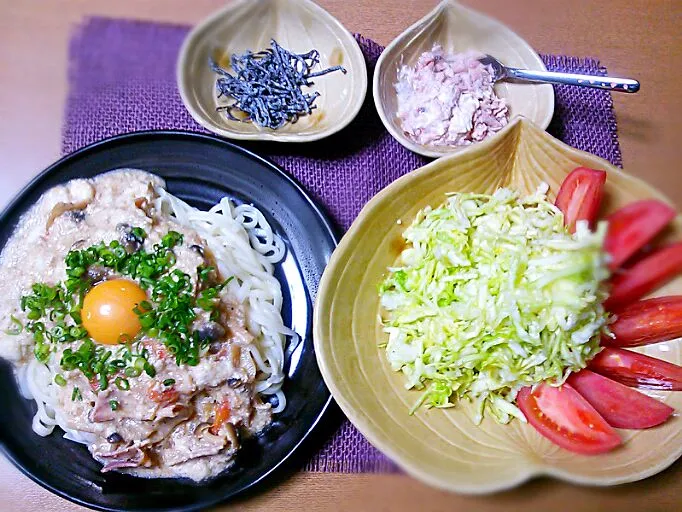 Snapdishの料理写真:赤味噌カルボナーラ風うどん・トッピング塩麹コールスロー|真希さん