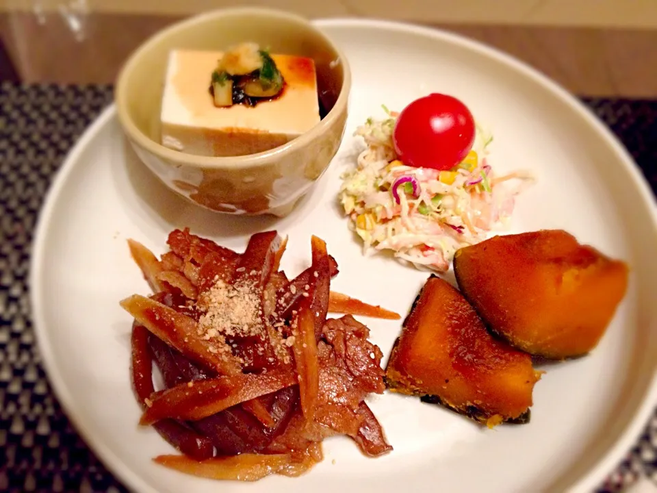 かぼちゃ煮、豚肉のしぐれ煮、カニカマサラダ、冷や奴|ななさん