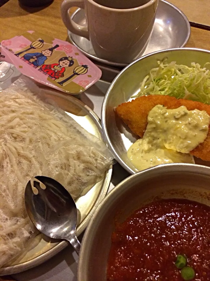 今日の給食 ソフト麺ミートソース、白身魚フライのタルタルソース、おひな様ゼリー|ダンディ☆和田さん