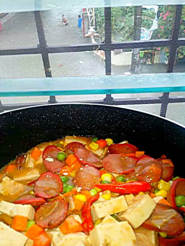 Snapdishの料理写真:Nameless spicy tofu meal with hotdogs and mixed vegetables cooked in hoisin and oyster sauces and peanut butter|Lutong Tambayさん