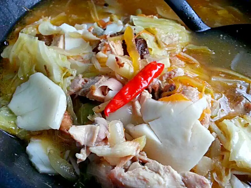 Iloilo-style chicken binakol using pure coconut water for broth/soup and leftover lechon manok|Lutong Tambayさん