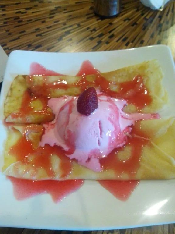 Snapdishの料理写真:Strawberry Crepes|echavolkovaさん