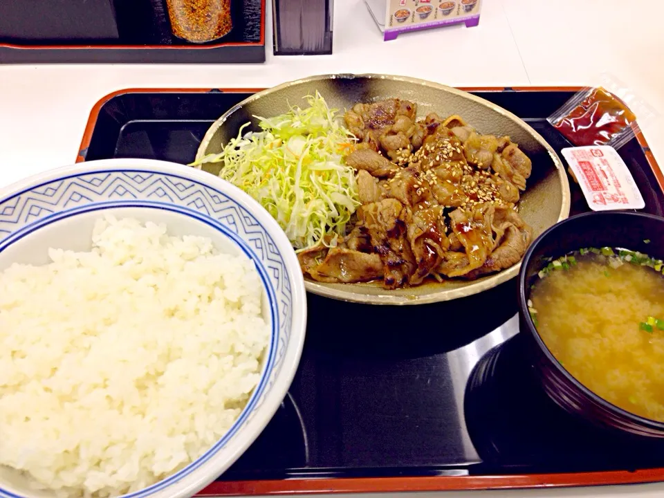 𠮷野家の牛カルビ定食^_^|佐々木辰也さん