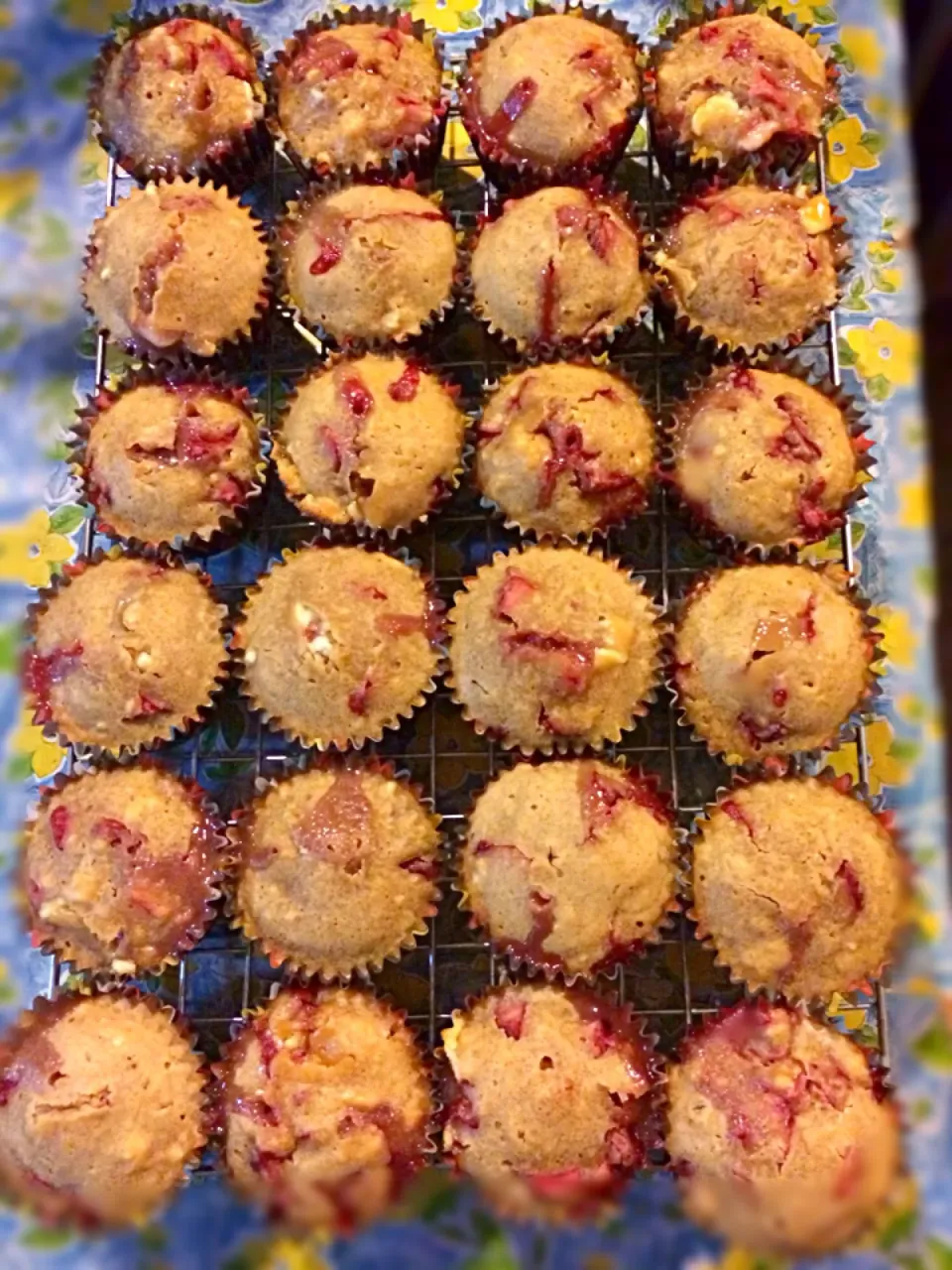 Blasting Strawberry & White Choc Muffins <3|JJさん