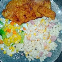 Snapdishの料理写真:Pechuga Empanizada!! Ensalada de coditos Infantil, Verduras al burro|edgar baltazar espinozaさん