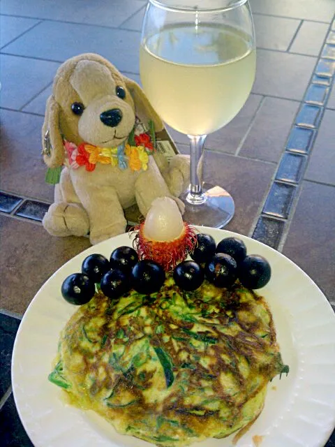 seaweed omelette with jaboticaba & rambutan on the side with Hawaiian mimosa.|Jiraphon Gさん