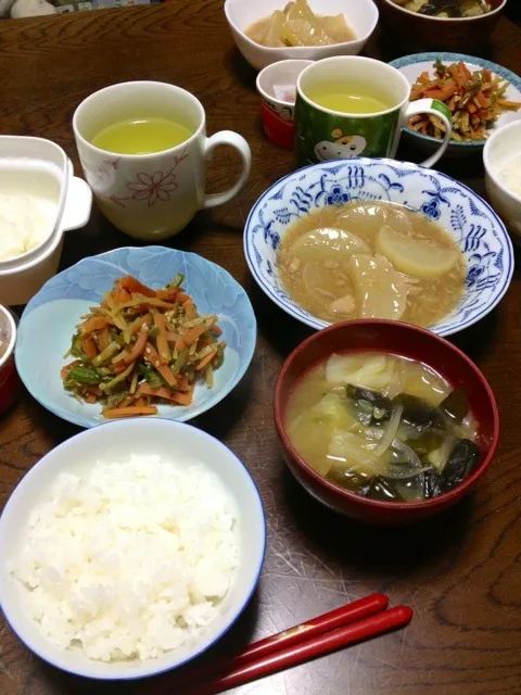 Snapdishの料理写真:大根とツナの煮物ご飯☆|みよこさん