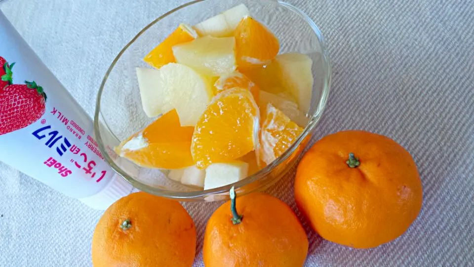 fruit platter for my breakfast 
Healthy & delicious :-)|joさん