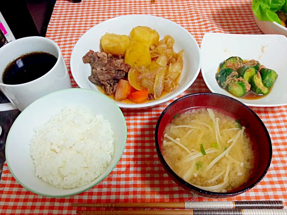 肉じゃが、ぶりの照り焼き、きゅうりとシーチキンの漬物、えのきと青ネギの味噌汁♪|あさみさん