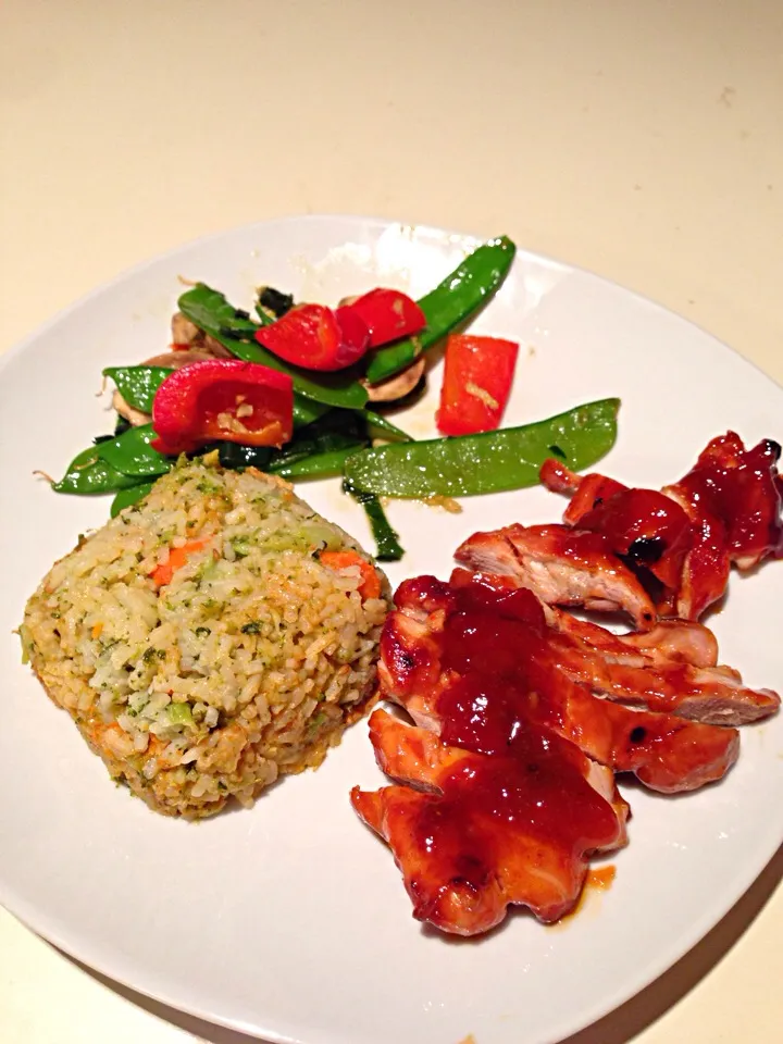 Teriyaki chicken thighs with sautéed snow peas, red peppers, mushrooms and leeks with jasmine vegetable curried rice|bertocci infernoさん