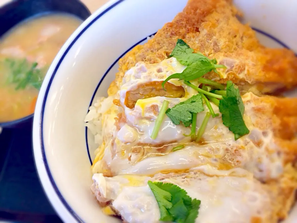 【本日のランチ】カツ丼。(ﾟдﾟ)ｳﾏｰ|JTKさん