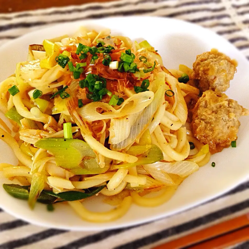 醤油ベースの生姜入り焼きうどん∗*ﾟ|hayuさん