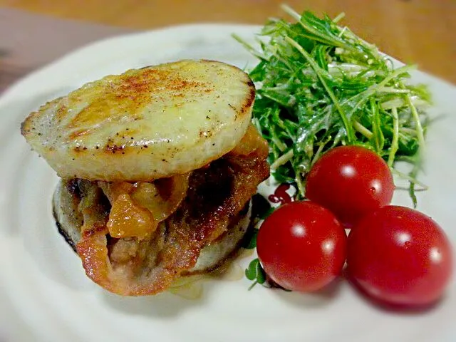 甘辛味噌ポークの大根バーガー☆チーズのせ|さちほさん