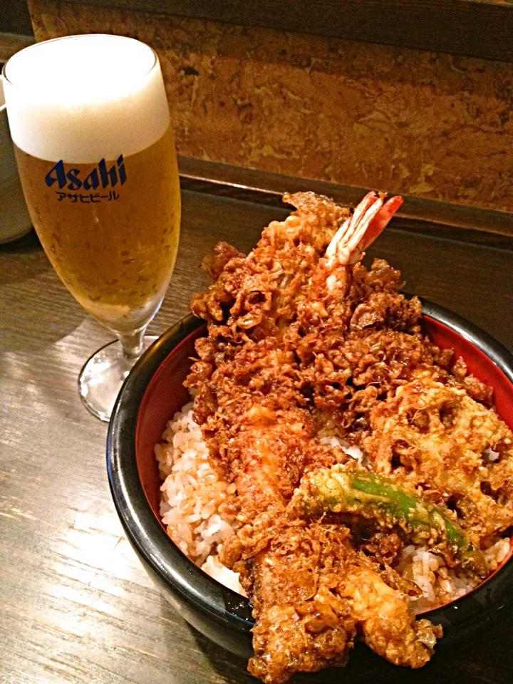 Snapdishの料理写真:『いせや』@蔵前の  海老穴子丼&ビール|かずひこさん