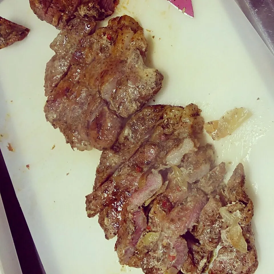 Snapdishの料理写真:pork steak with basil|Gee Kojimaさん