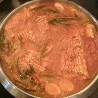 부대찌게 매운맛이 일품인 음식 이지만
맛있게 먹을수 있다는게 좋은음식|정홍석さん