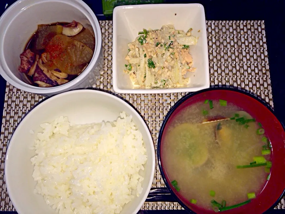 イカ大根煮、鮭缶と大根のサラダ、アサリ味噌汁✨|Satomi Ichikawaさん