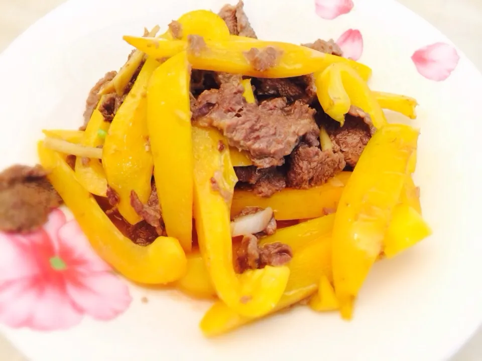 Stir-fry beef yellow pepper|syさん