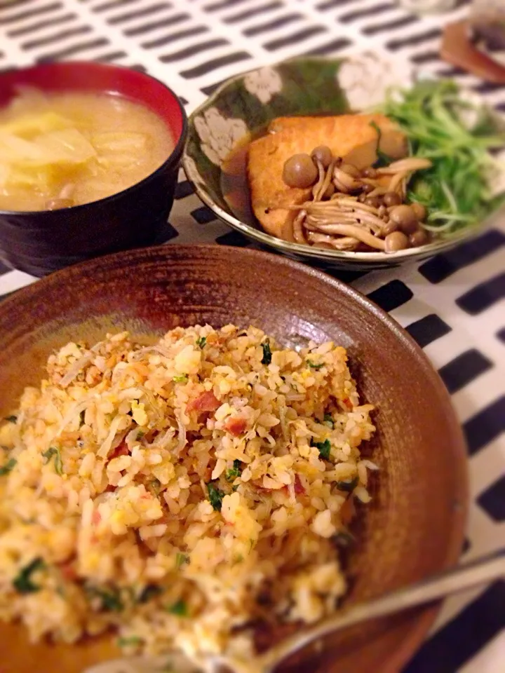 梅とじゃこの炒飯🍀厚揚げの煮物🍀キャベツのお味噌汁|mochaさん