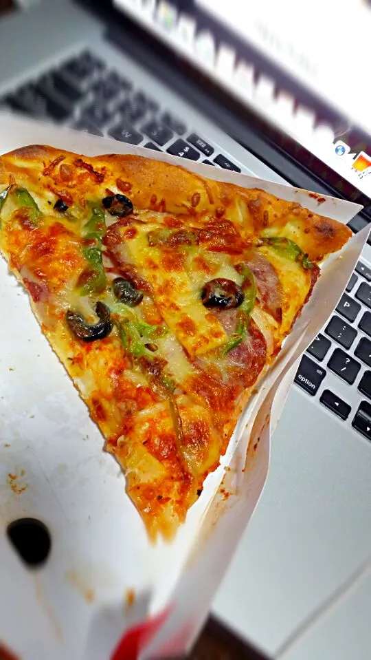 Pizza from pezzo. .|Zaminna Deenさん