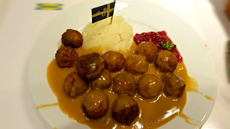 meatball with blueberry sauce|imme chandraさん