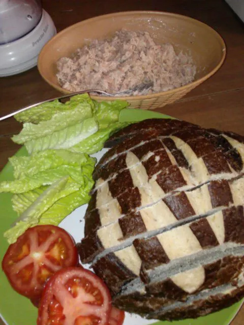 Tuna sandwich set up. Marble rye, romaine, and tomatoes.|Polly Gelfusoさん