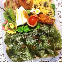 Snapdishの料理写真:おはよ~ごじゃります( •ॢ◡-ॢ)-♡3月も宜しくお願いします٩  ꒰๑❛▿❛ ॢ̩꒱  長男遅番トマトケチャップで焼きビーフン弁当💫|katumi  ueharaさん