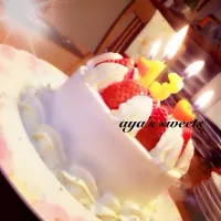 Snapdishの料理写真:苺のケーキ|ପ(๑•̀ᴗ-♡ॢ)ෆayaෆ*೨⋆*✩さん