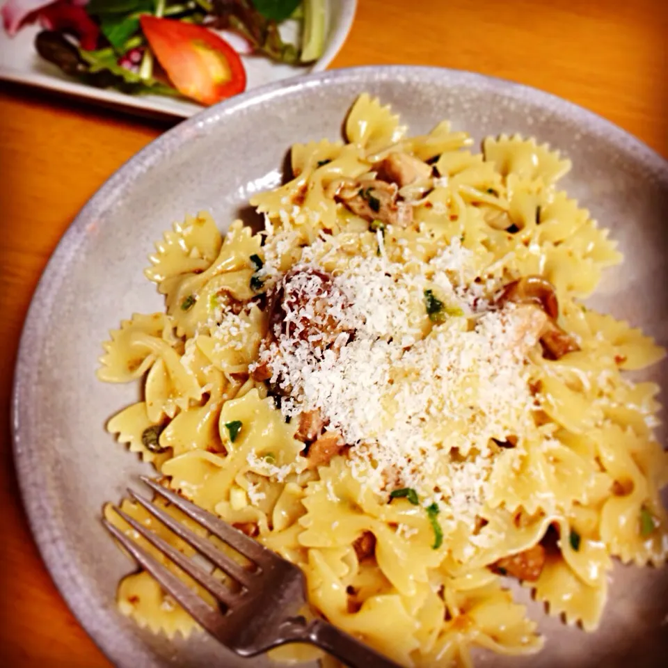 Farfalle,nameko and chicken, yuzu pepper flavor.鶏とナメコのファルファーレ、柚子胡椒風味😚|kctreeさん