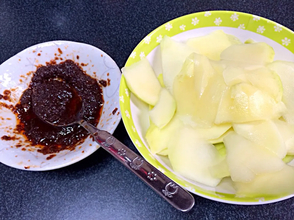 Green manggo and sauteed shrimp paste|Arthea Joy Goさん