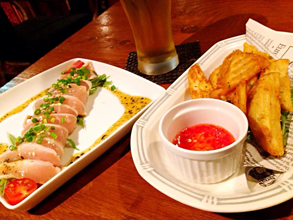 鶏タタキワサビパッチょ✨スパイシーチリチリポテト…なによ、朝から飲んでるわよ🍺|koji toyodaさん