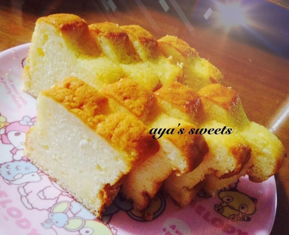 Snapdishの料理写真:プレーンパウンドケーキ|ପ(๑•̀ᴗ-♡ॢ)ෆayaෆ*೨⋆*✩さん