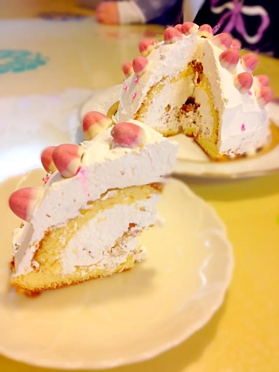 きのこの山ドームケーキ〜切ったらこんな感じ|まうんてんさん