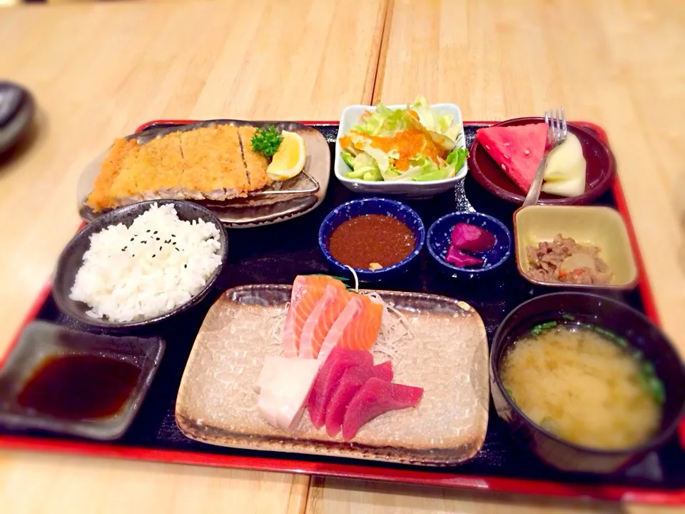 Tonkatsu and Sashimi set|Cj Mendoza-Palosさん